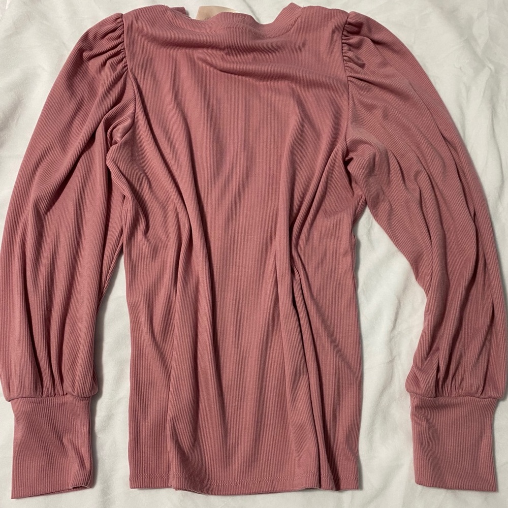 Long sleeves women’s top.